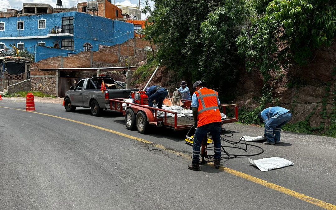 Concluye primera etapa de bacheo en la carretera panorámica